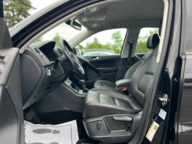 Чорний Фольксваген Тігуан, об'ємом двигуна 2 л та пробігом 70 тис. км за 2800 $, фото 8 на Automoto.ua