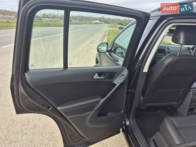 Чорний Фольксваген Тігуан, об'ємом двигуна 2 л та пробігом 135 тис. км за 13850 $, фото 14 на Automoto.ua