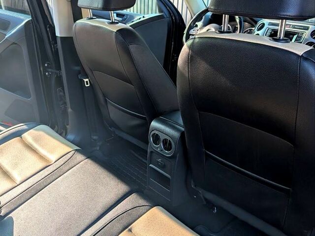 Чорний Фольксваген Тігуан, об'ємом двигуна 2 л та пробігом 139 тис. км за 13200 $, фото 4 на Automoto.ua