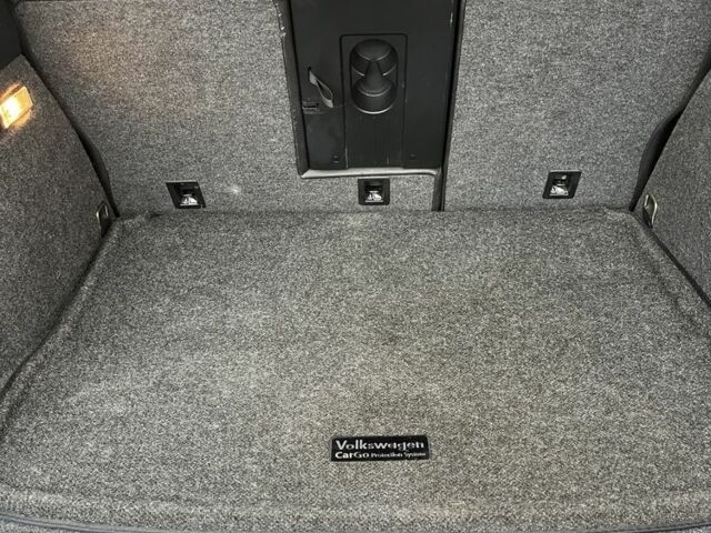 Черный Фольксваген Тигуан, объемом двигателя 2 л и пробегом 171 тыс. км за 11111 $, фото 6 на Automoto.ua