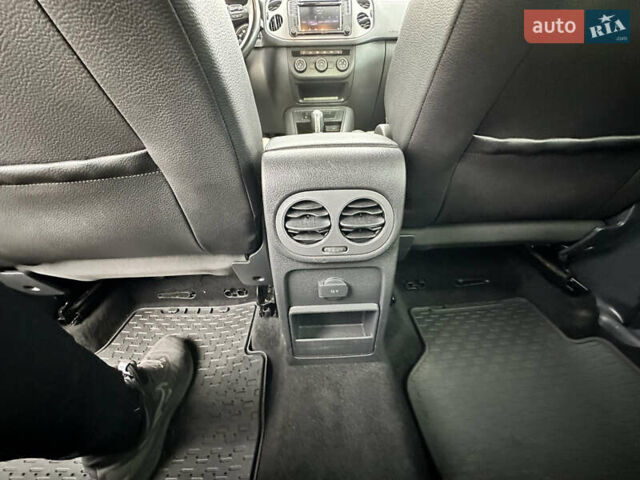 Черный Фольксваген Тигуан, объемом двигателя 2 л и пробегом 175 тыс. км за 12333 $, фото 57 на Automoto.ua