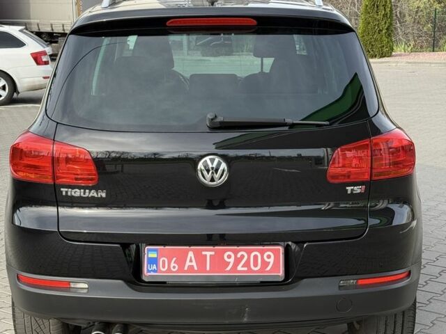 Чорний Фольксваген Тігуан, об'ємом двигуна 2 л та пробігом 104 тис. км за 14800 $, фото 5 на Automoto.ua