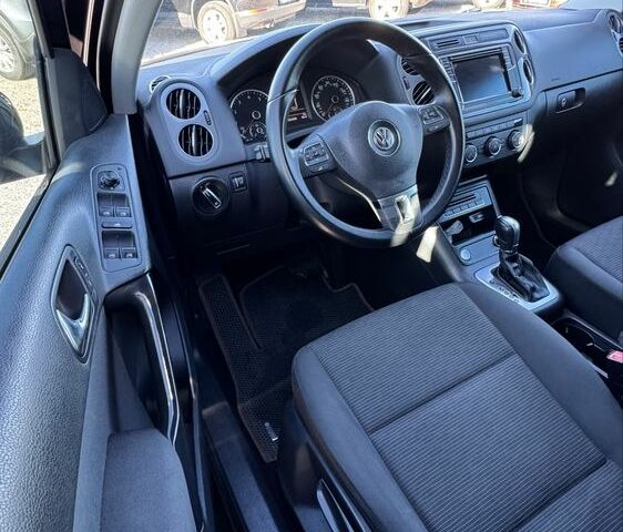 Черный Фольксваген Тигуан, объемом двигателя 2 л и пробегом 183 тыс. км за 14000 $, фото 9 на Automoto.ua