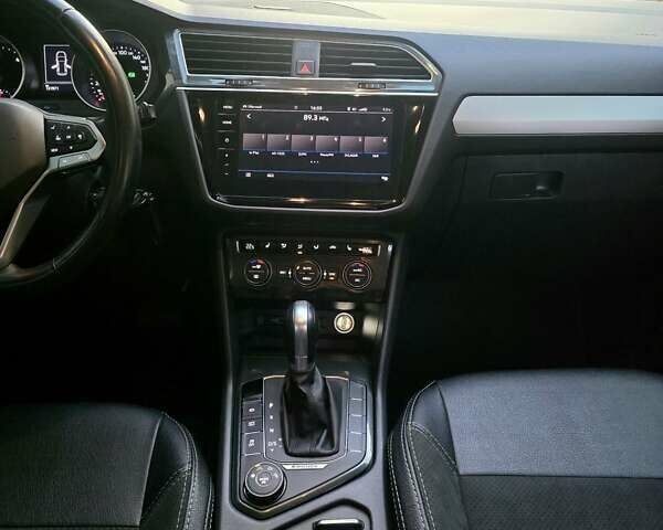 Черный Фольксваген Тигуан, объемом двигателя 1.98 л и пробегом 130 тыс. км за 24499 $, фото 20 на Automoto.ua