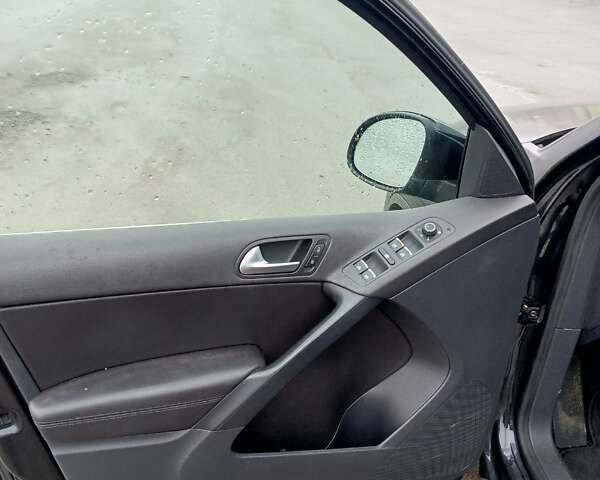 Черный Фольксваген Тигуан, объемом двигателя 1.98 л и пробегом 120 тыс. км за 14700 $, фото 9 на Automoto.ua