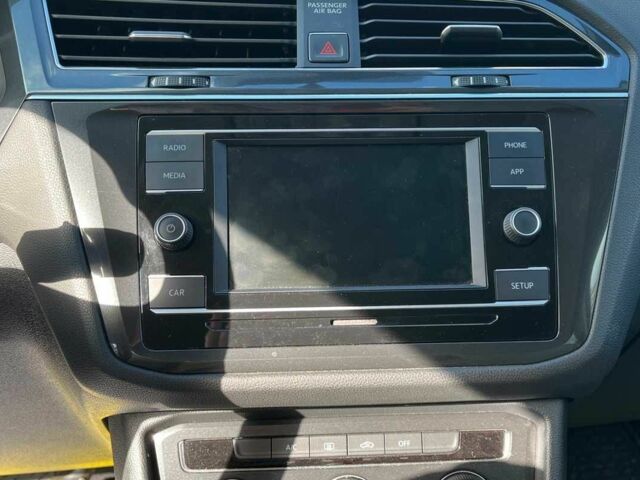 Чорний Фольксваген Тігуан, об'ємом двигуна 2 л та пробігом 42 тис. км за 17000 $, фото 11 на Automoto.ua