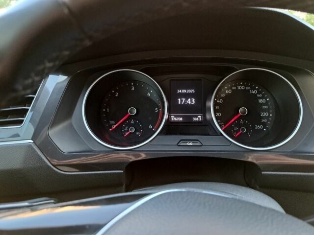 Чорний Фольксваген Тігуан, об'ємом двигуна 2 л та пробігом 176 тис. км за 20500 $, фото 7 на Automoto.ua