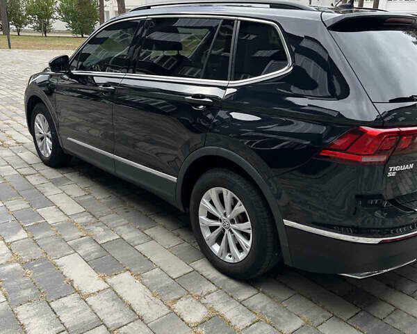 Черный Фольксваген Тигуан, объемом двигателя 1.98 л и пробегом 135 тыс. км за 20700 $, фото 1 на Automoto.ua
