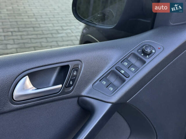 Черный Фольксваген Тигуан, объемом двигателя 2 л и пробегом 100 тыс. км за 14200 $, фото 49 на Automoto.ua