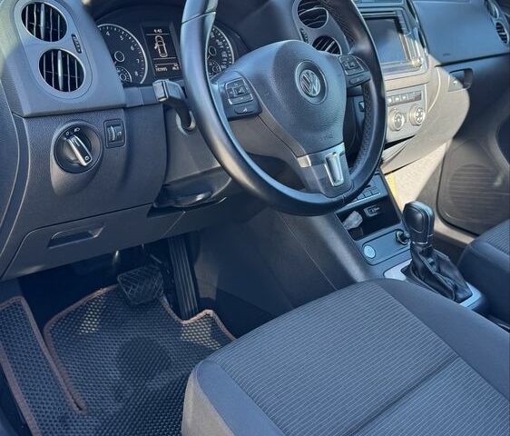 Черный Фольксваген Тигуан, объемом двигателя 2 л и пробегом 183 тыс. км за 14000 $, фото 10 на Automoto.ua