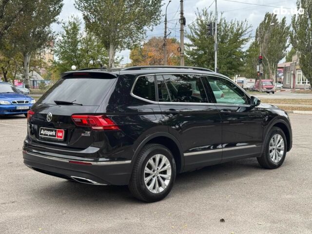 Черный Фольксваген Тигуан, объемом двигателя 2 л и пробегом 143 тыс. км за 18690 $, фото 4 на Automoto.ua