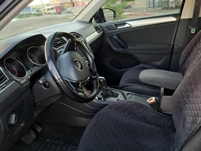 Чорний Фольксваген Тігуан, об'ємом двигуна 2 л та пробігом 176 тис. км за 20500 $, фото 5 на Automoto.ua