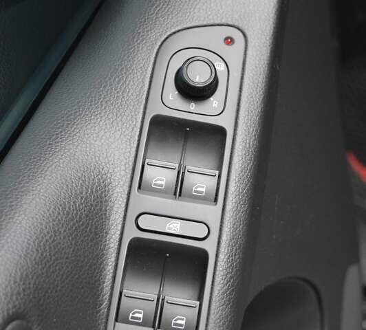 Черный Фольксваген Тигуан, объемом двигателя 1.98 л и пробегом 166 тыс. км за 15000 $, фото 14 на Automoto.ua