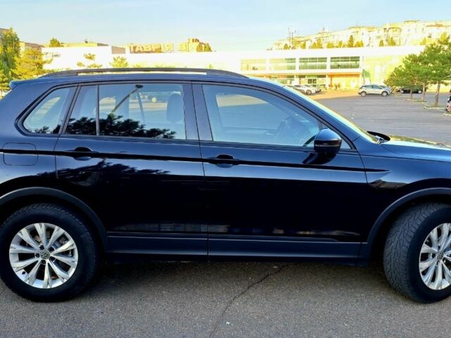 Чорний Фольксваген Тігуан, об'ємом двигуна 2 л та пробігом 176 тис. км за 20500 $, фото 3 на Automoto.ua