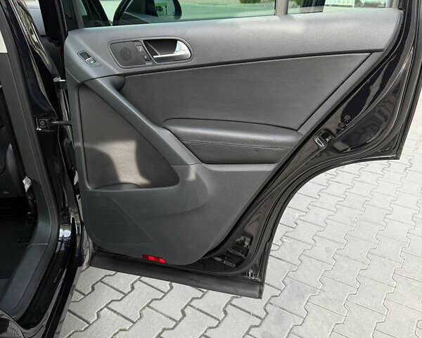 Чорний Фольксваген Тігуан, об'ємом двигуна 2 л та пробігом 104 тис. км за 15500 $, фото 14 на Automoto.ua