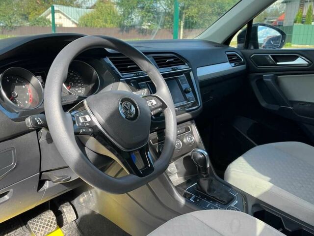 Чорний Фольксваген Тігуан, об'ємом двигуна 2 л та пробігом 42 тис. км за 17000 $, фото 7 на Automoto.ua