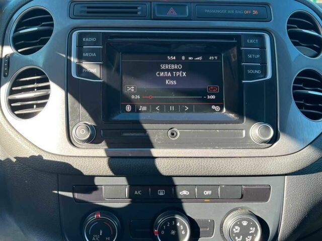 Чорний Фольксваген Тігуан, об'ємом двигуна 2 л та пробігом 142 тис. км за 12200 $, фото 13 на Automoto.ua