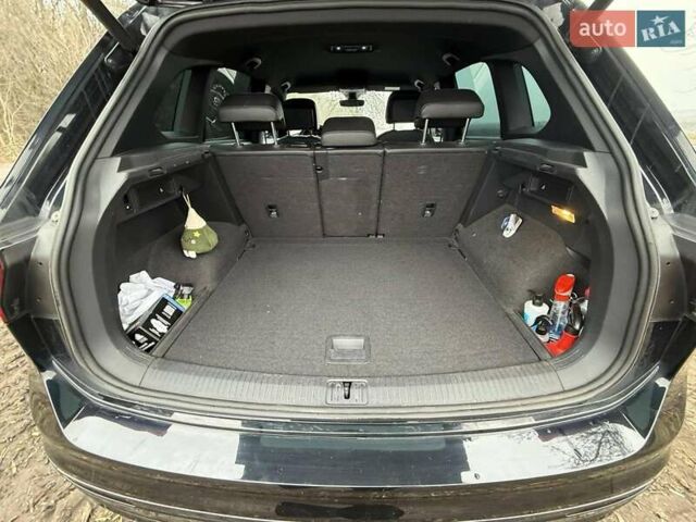 Чорний Фольксваген Тігуан, об'ємом двигуна 1.98 л та пробігом 150 тис. км за 30000 $, фото 2 на Automoto.ua