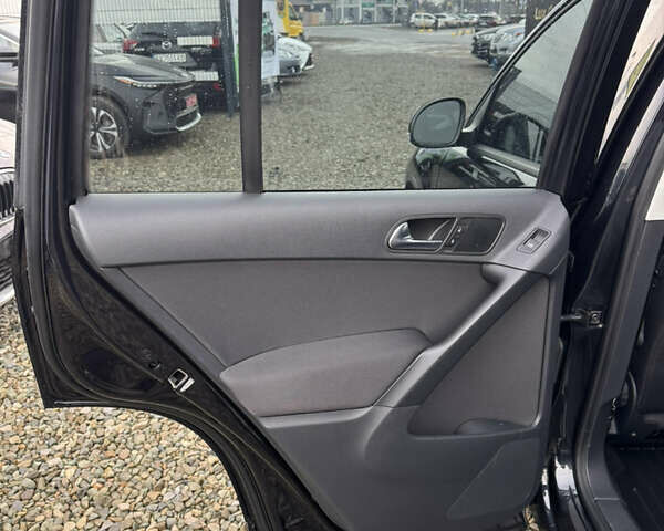 Черный Фольксваген Тигуан, объемом двигателя 2 л и пробегом 140 тыс. км за 13700 $, фото 17 на Automoto.ua