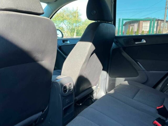 Чорний Фольксваген Тігуан, об'ємом двигуна 2 л та пробігом 142 тис. км за 12200 $, фото 22 на Automoto.ua