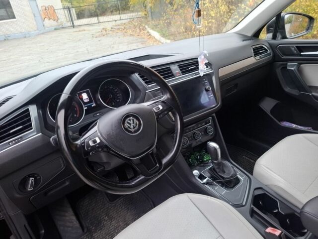 Черный Фольксваген Тигуан, объемом двигателя 2 л и пробегом 94 тыс. км за 21000 $, фото 2 на Automoto.ua