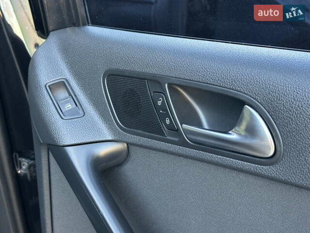 Черный Фольксваген Тигуан, объемом двигателя 2 л и пробегом 100 тыс. км за 14200 $, фото 36 на Automoto.ua