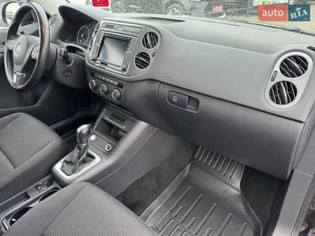 Черный Фольксваген Тигуан, объемом двигателя 2 л и пробегом 140 тыс. км за 13700 $, фото 25 на Automoto.ua