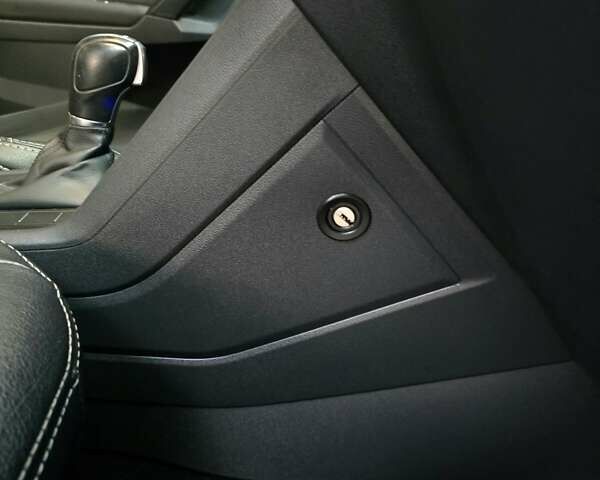 Черный Фольксваген Тигуан, объемом двигателя 1.98 л и пробегом 130 тыс. км за 24499 $, фото 25 на Automoto.ua