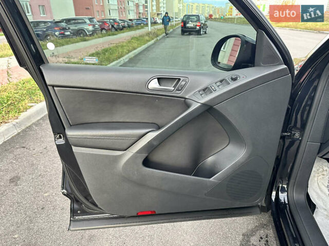 Черный Фольксваген Тигуан, объемом двигателя 2 л и пробегом 175 тыс. км за 12333 $, фото 36 на Automoto.ua