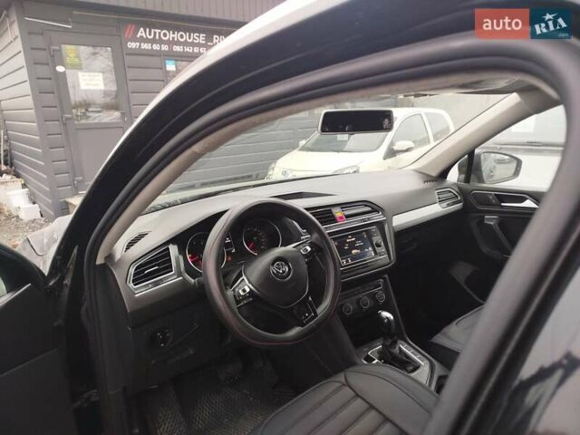 Черный Фольксваген Тигуан, объемом двигателя 1.98 л и пробегом 293 тыс. км за 12999 $, фото 9 на Automoto.ua