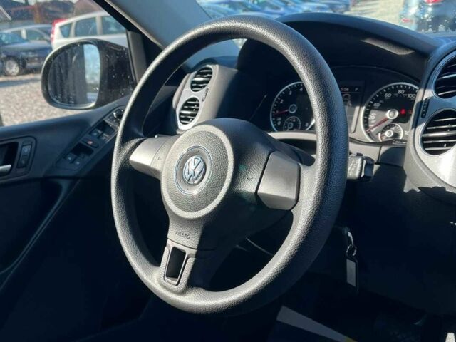 Чорний Фольксваген Тігуан, об'ємом двигуна 2 л та пробігом 142 тис. км за 12200 $, фото 17 на Automoto.ua