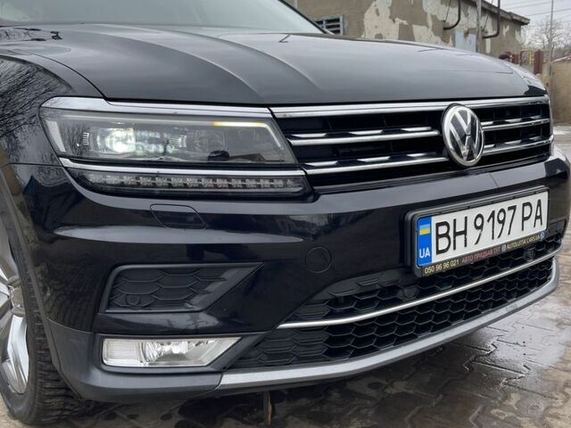 Черный Фольксваген Тигуан, объемом двигателя 2 л и пробегом 225 тыс. км за 24000 $, фото 15 на Automoto.ua