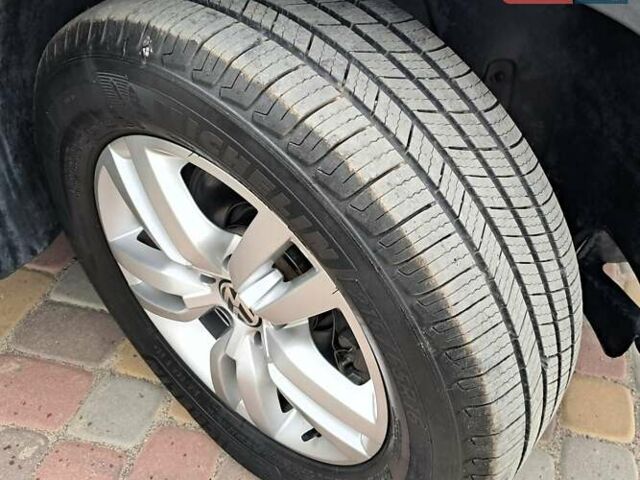 Чорний Фольксваген Тігуан, об'ємом двигуна 1.98 л та пробігом 143 тис. км за 12999 $, фото 21 на Automoto.ua