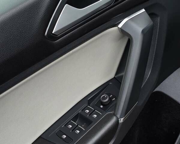 Черный Фольксваген Тигуан, объемом двигателя 1.98 л и пробегом 94 тыс. км за 19999 $, фото 12 на Automoto.ua