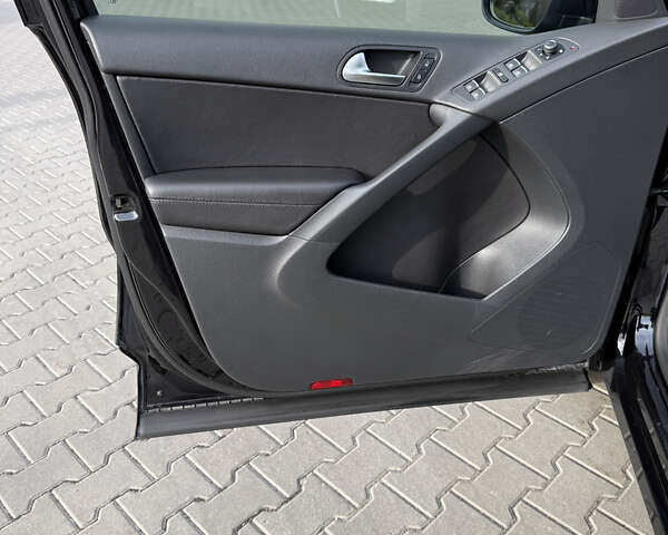 Чорний Фольксваген Тігуан, об'ємом двигуна 2 л та пробігом 104 тис. км за 15500 $, фото 10 на Automoto.ua