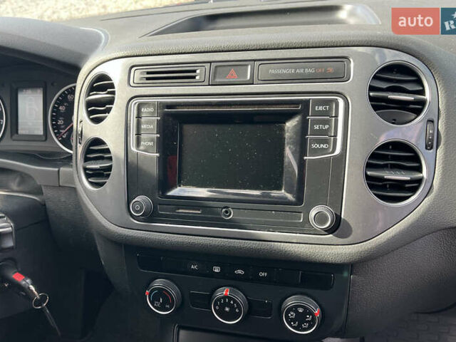 Черный Фольксваген Тигуан, объемом двигателя 1.98 л и пробегом 142 тыс. км за 12200 $, фото 24 на Automoto.ua