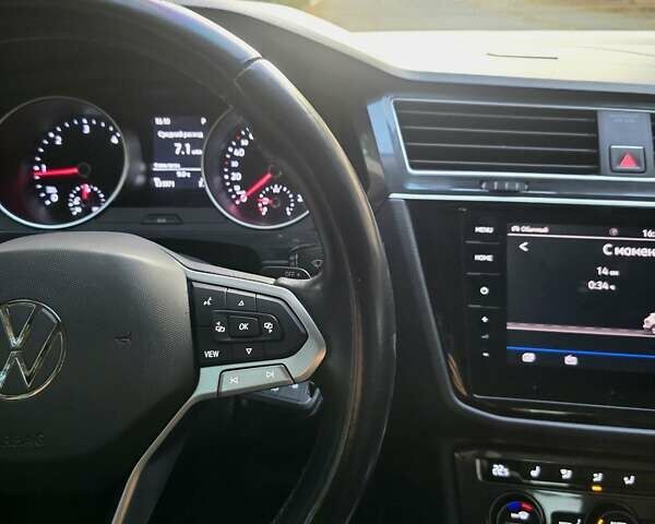 Черный Фольксваген Тигуан, объемом двигателя 1.98 л и пробегом 130 тыс. км за 24499 $, фото 32 на Automoto.ua