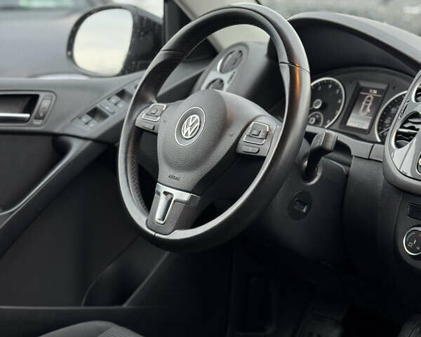 Черный Фольксваген Тигуан, объемом двигателя 2 л и пробегом 140 тыс. км за 13700 $, фото 30 на Automoto.ua