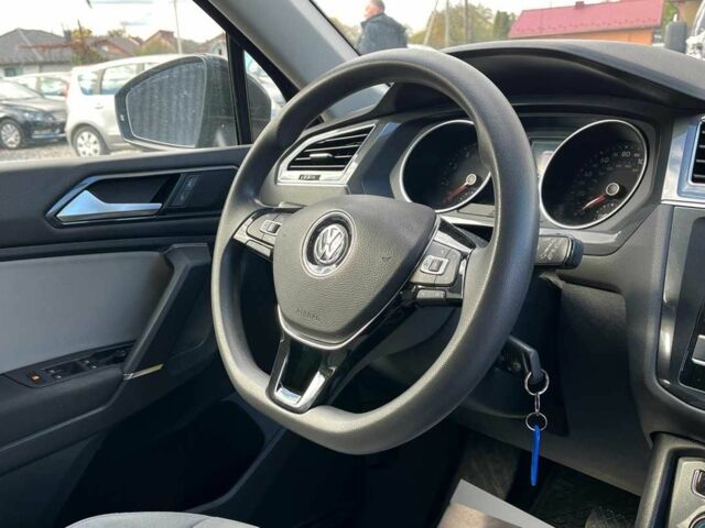 Чорний Фольксваген Тігуан, об'ємом двигуна 2 л та пробігом 42 тис. км за 17000 $, фото 16 на Automoto.ua