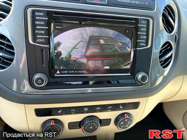 Черный Фольксваген Тигуан, объемом двигателя 2 л и пробегом 182 тыс. км за 11999 $, фото 6 на Automoto.ua