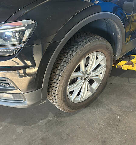 Черный Фольксваген Тигуан, объемом двигателя 1.97 л и пробегом 235 тыс. км за 21000 $, фото 4 на Automoto.ua