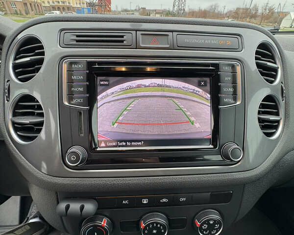 Черный Фольксваген Тигуан, объемом двигателя 2 л и пробегом 95 тыс. км за 14499 $, фото 39 на Automoto.ua