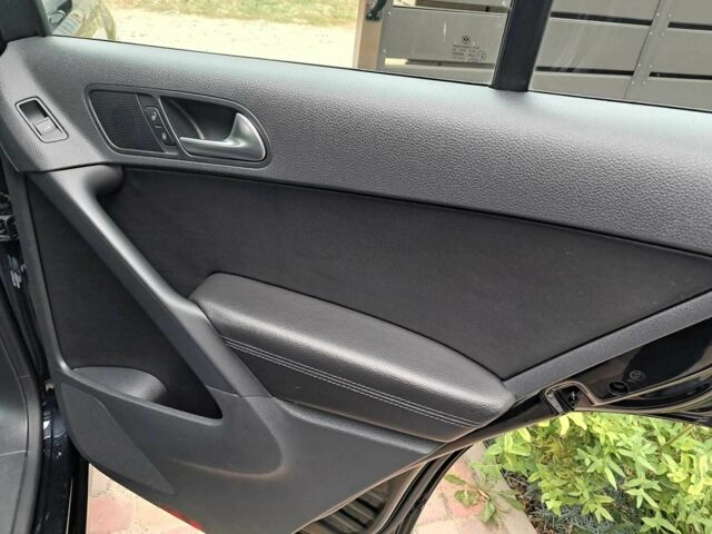 Черный Фольксваген Тигуан, объемом двигателя 2 л и пробегом 143 тыс. км за 12999 $, фото 17 на Automoto.ua