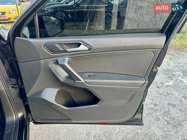 Черный Фольксваген Тигуан, объемом двигателя 1.98 л и пробегом 81 тыс. км за 21500 $, фото 47 на Automoto.ua