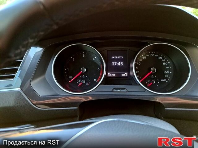 Черный Фольксваген Тигуан, объемом двигателя 2 л и пробегом 177 тыс. км за 20500 $, фото 6 на Automoto.ua