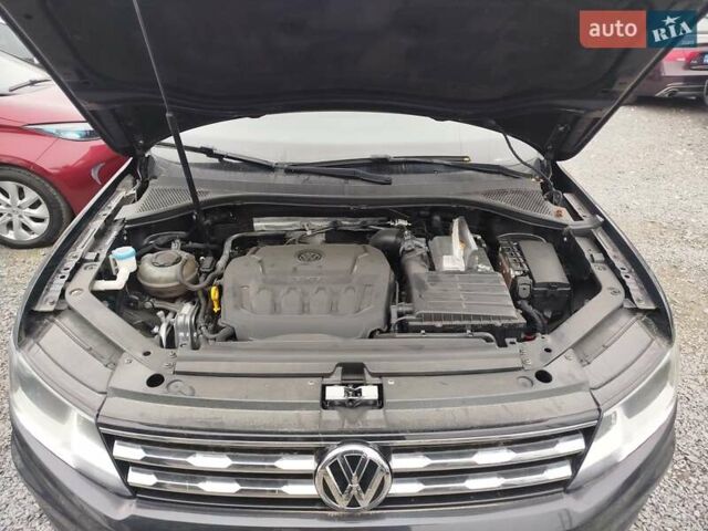 Черный Фольксваген Тигуан, объемом двигателя 1.98 л и пробегом 293 тыс. км за 12999 $, фото 3 на Automoto.ua