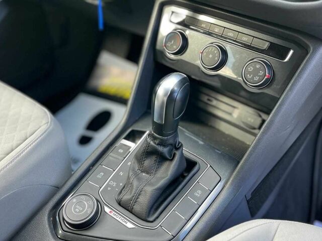 Чорний Фольксваген Тігуан, об'ємом двигуна 2 л та пробігом 42 тис. км за 17000 $, фото 13 на Automoto.ua