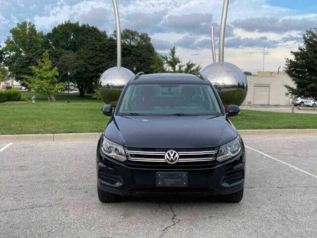 Чорний Фольксваген Тігуан, об'ємом двигуна 2 л та пробігом 123 тис. км за 3200 $, фото 1 на Automoto.ua