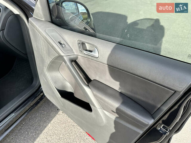 Черный Фольксваген Тигуан, объемом двигателя 2 л и пробегом 175 тыс. км за 12333 $, фото 62 на Automoto.ua