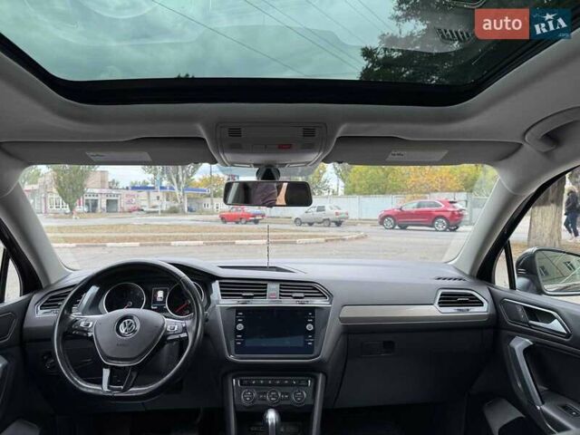 Чорний Фольксваген Тігуан, об'ємом двигуна 2 л та пробігом 143 тис. км за 18690 $, фото 19 на Automoto.ua